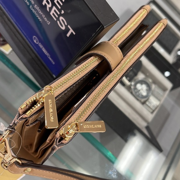 MICHAEL KORS
Jet Set Lg Ombré Logo Double-Zip Wristlet-Wallet-Phone Case Holder - Picture 4 of 16